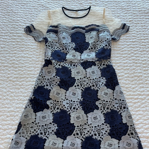 T Tahari Blue Floral Cocktail Dress - Size 2 - Picture 1 of 3